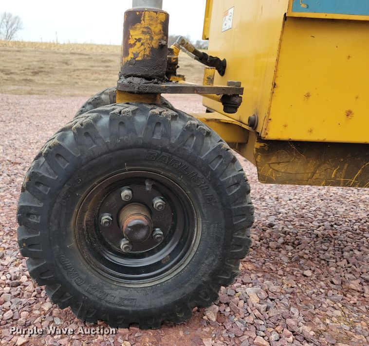 image for item DN3719 2004 Vermeer SC352 stump grinder