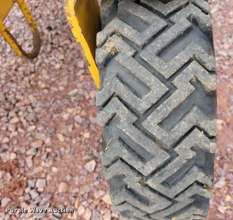 image for item DN3719 2004 Vermeer SC352 stump grinder