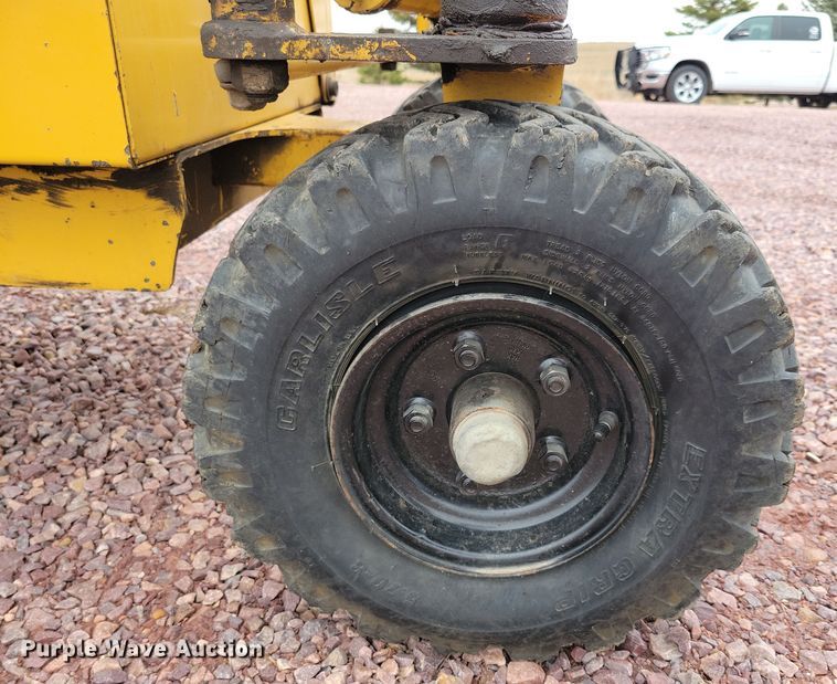 image for item DN3719 2004 Vermeer SC352 stump grinder