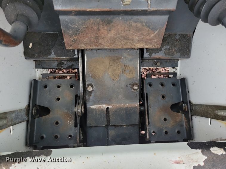 image for item DN3720 2008 Bobcat S70 skid steer loader