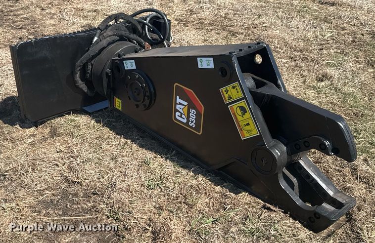 image for item DO0661 2008 Caterpillar S305 skid steer scrap shear