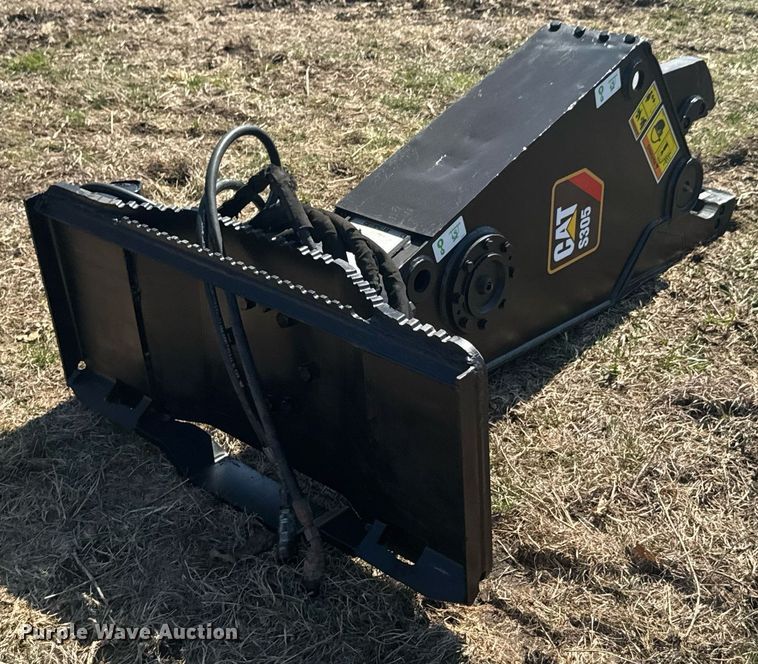 image for item DO0661 2008 Caterpillar S305 skid steer scrap shear