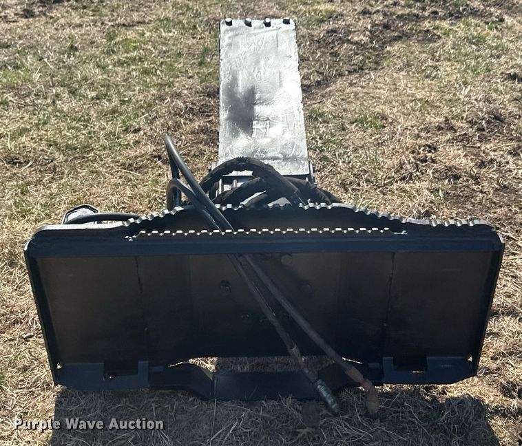 image for item DO0661 2008 Caterpillar S305 skid steer scrap shear