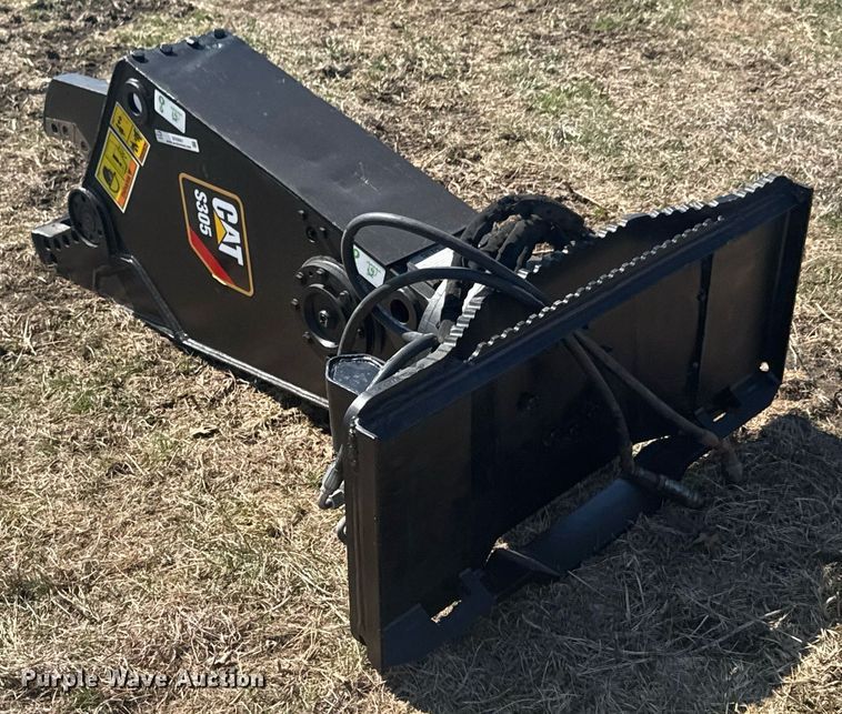 image for item DO0661 2008 Caterpillar S305 skid steer scrap shear