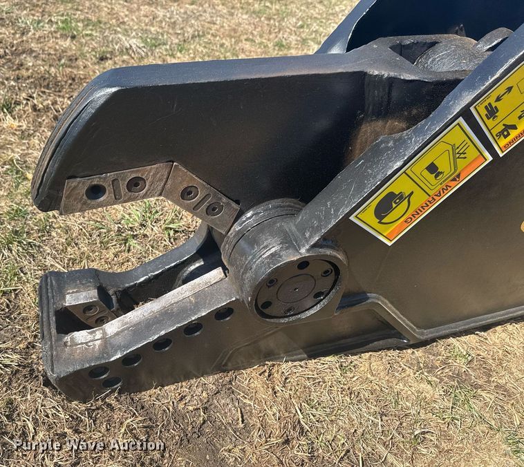 image for item DO0661 2008 Caterpillar S305 skid steer scrap shear