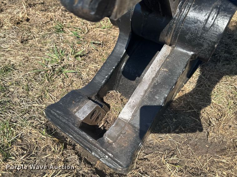 image for item DO0661 2008 Caterpillar S305 skid steer scrap shear