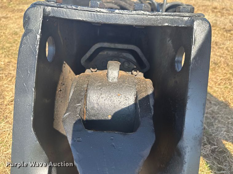 image for item DO0661 2008 Caterpillar S305 skid steer scrap shear