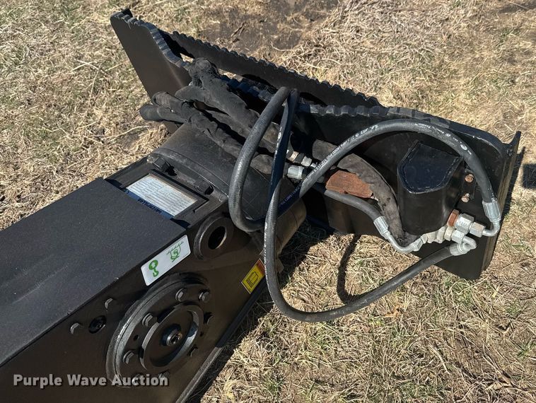 image for item DO0661 2008 Caterpillar S305 skid steer scrap shear