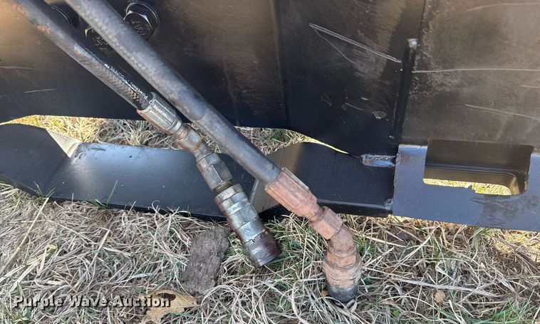 image for item DO0661 2008 Caterpillar S305 skid steer scrap shear