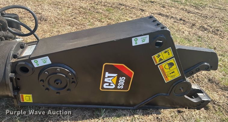 image for item DO0661 2008 Caterpillar S305 skid steer scrap shear