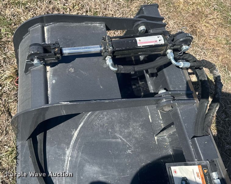 image for item DO0663 2023 Wolverine GB-11-72W skid steer grapple bucket