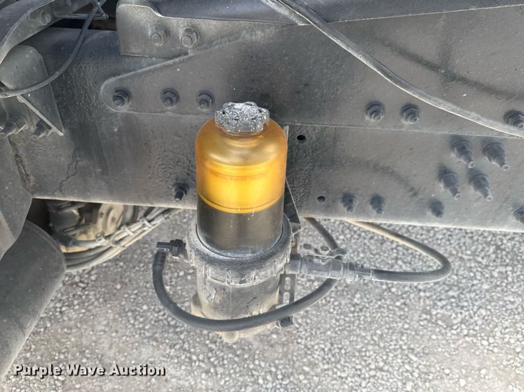 image for item DO0696 2004 Volvo VHD ready mix truck