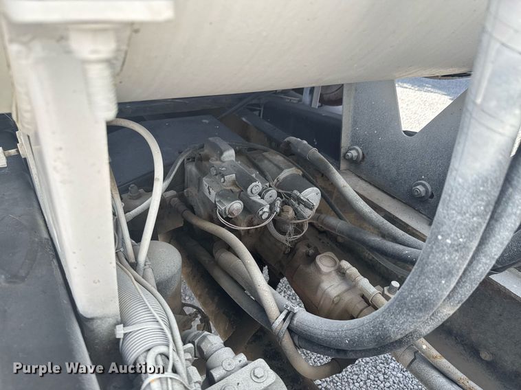 image for item DO0696 2004 Volvo VHD ready mix truck