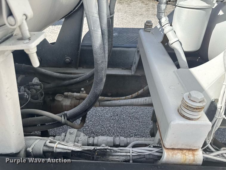 image for item DO0696 2004 Volvo VHD ready mix truck