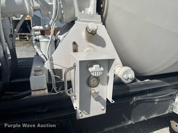 image for item DO0696 2004 Volvo VHD ready mix truck