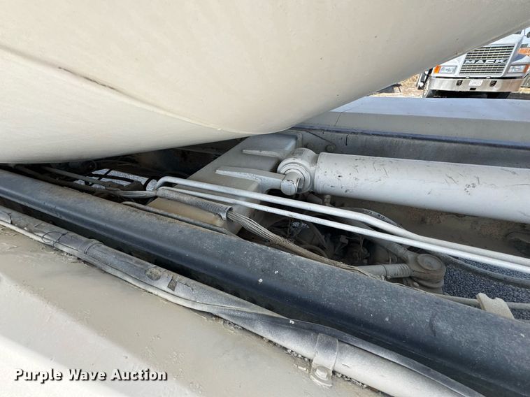 image for item DO0696 2004 Volvo VHD ready mix truck