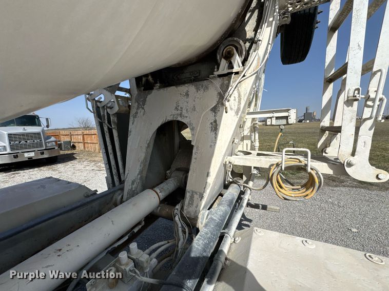 image for item DO0696 2004 Volvo VHD ready mix truck