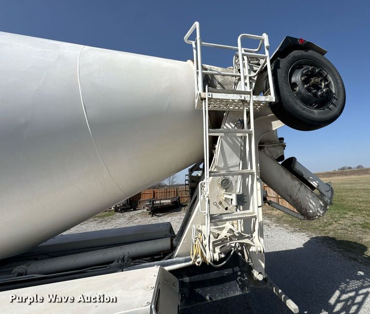 image for item DO0696 2004 Volvo VHD ready mix truck