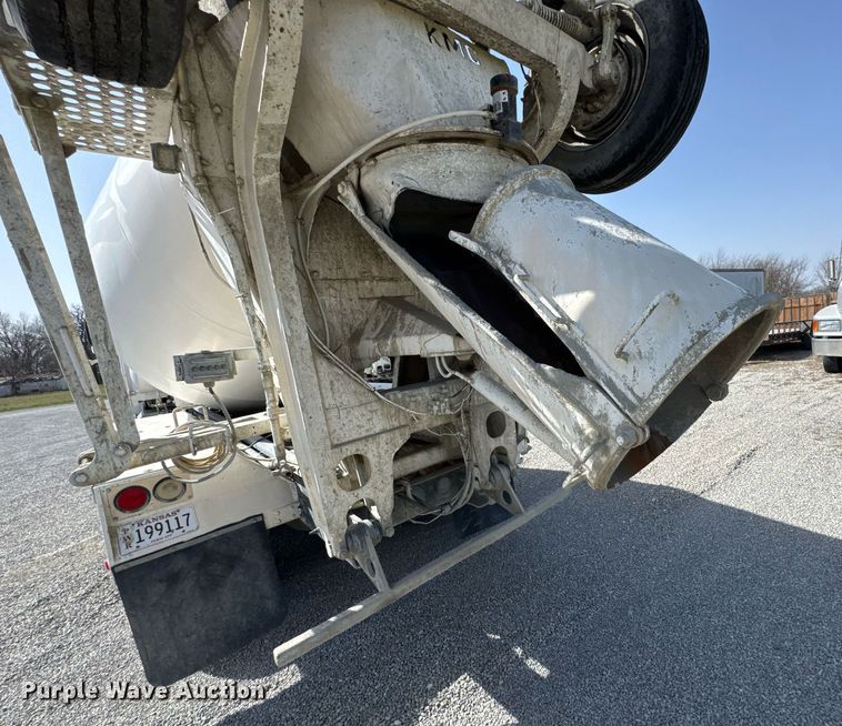 image for item DO0696 2004 Volvo VHD ready mix truck