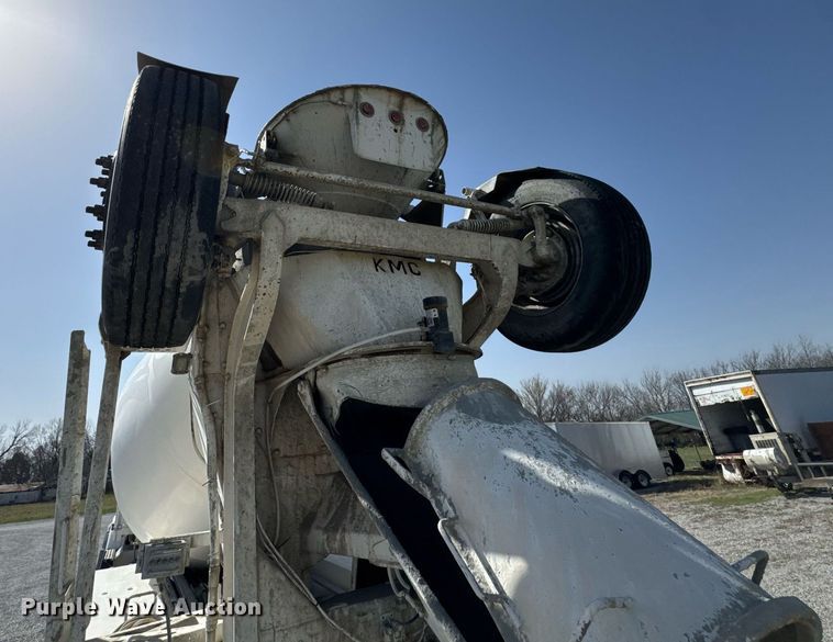 image for item DO0696 2004 Volvo VHD ready mix truck