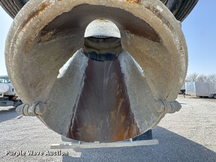 image for item DO0696 2004 Volvo VHD ready mix truck