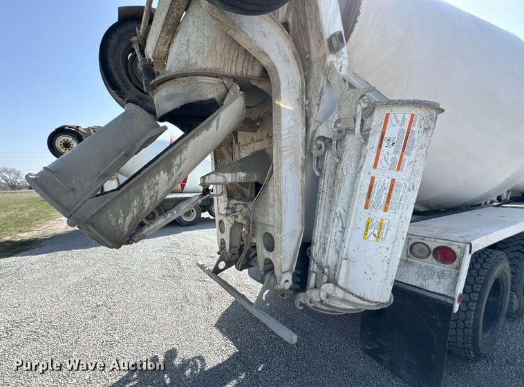 image for item DO0696 2004 Volvo VHD ready mix truck