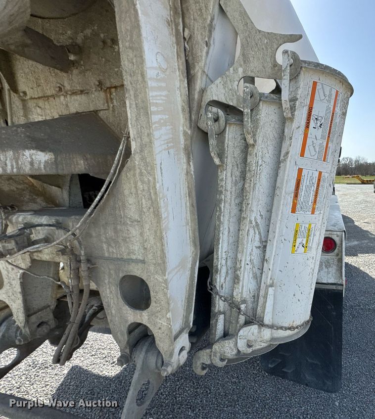 image for item DO0696 2004 Volvo VHD ready mix truck