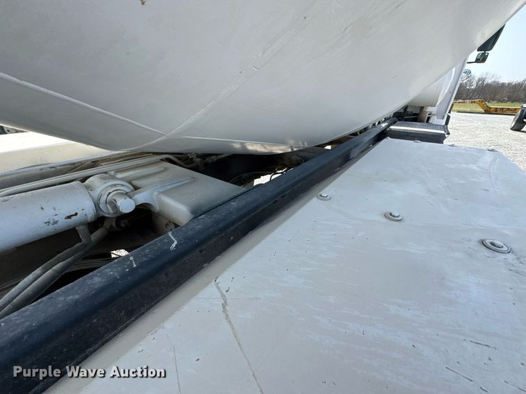 image for item DO0696 2004 Volvo VHD ready mix truck