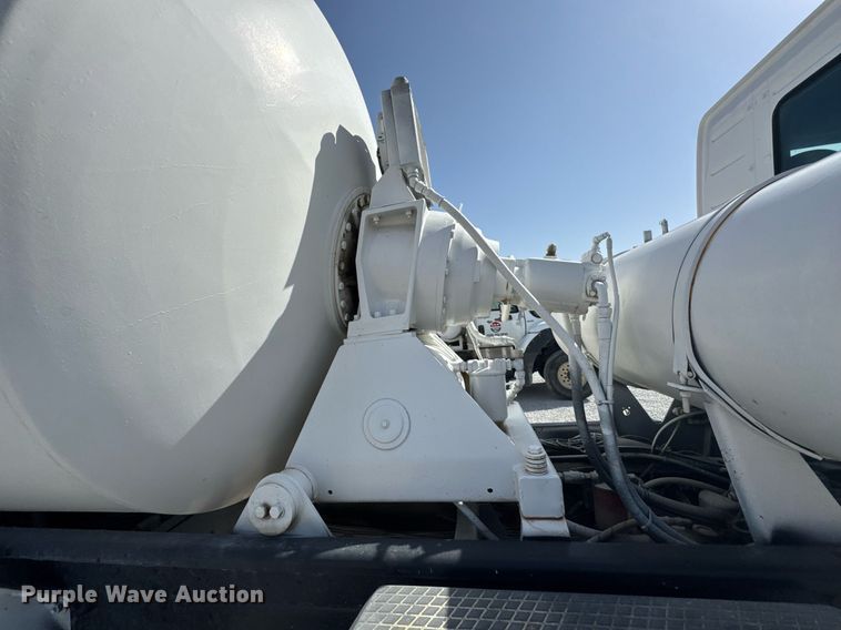 image for item DO0696 2004 Volvo VHD ready mix truck