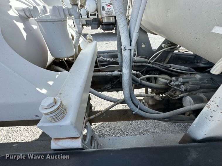 image for item DO0696 2004 Volvo VHD ready mix truck