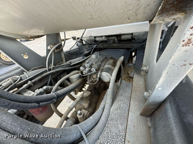 image for item DO0696 2004 Volvo VHD ready mix truck