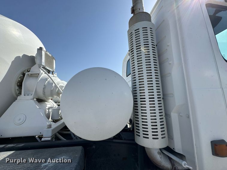 image for item DO0696 2004 Volvo VHD ready mix truck