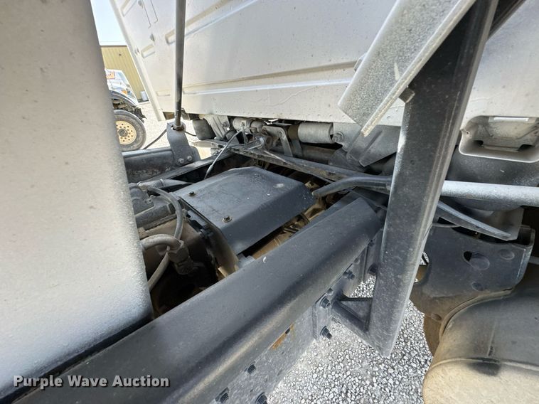 image for item DO0696 2004 Volvo VHD ready mix truck