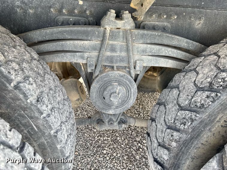 image for item DO0696 2004 Volvo VHD ready mix truck