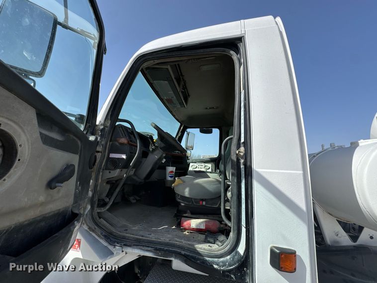 image for item DO0696 2004 Volvo VHD ready mix truck