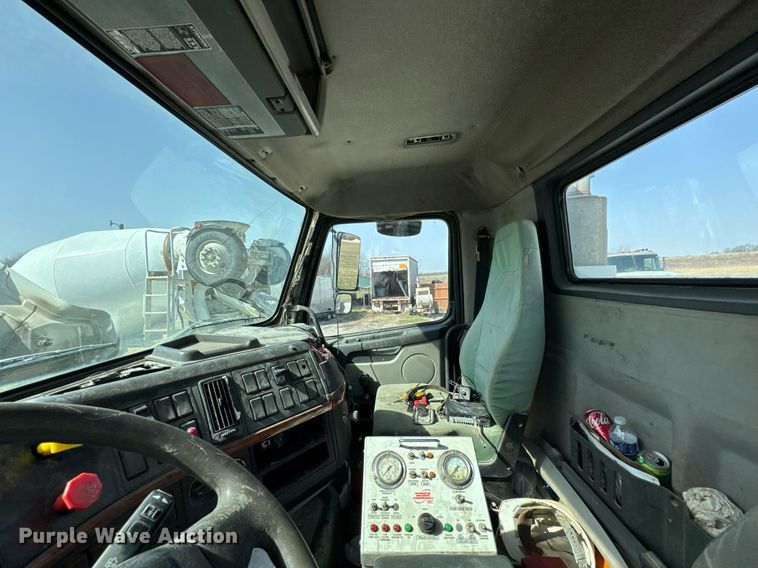 image for item DO0696 2004 Volvo VHD ready mix truck