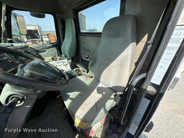 image for item DO0696 2004 Volvo VHD ready mix truck