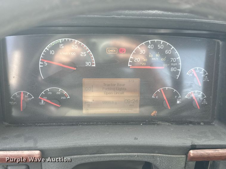 image for item DO0696 2004 Volvo VHD ready mix truck