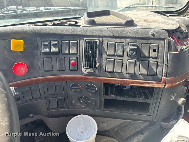 image for item DO0696 2004 Volvo VHD ready mix truck