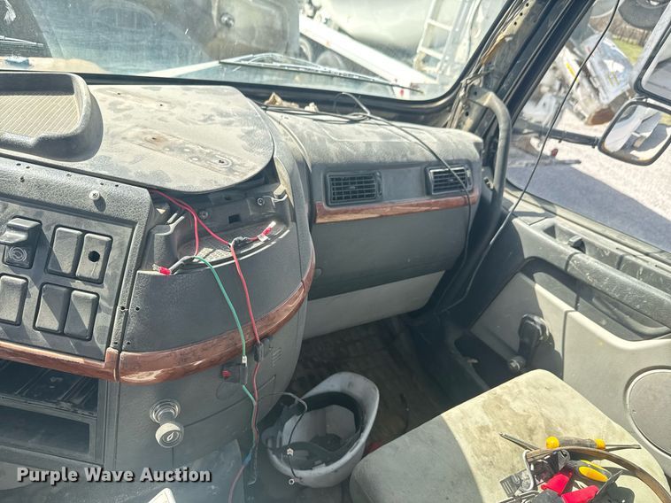 image for item DO0696 2004 Volvo VHD ready mix truck