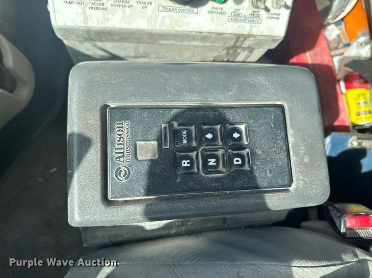 image for item DO0696 2004 Volvo VHD ready mix truck