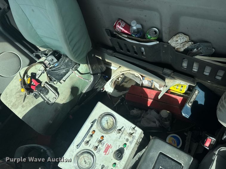 image for item DO0696 2004 Volvo VHD ready mix truck