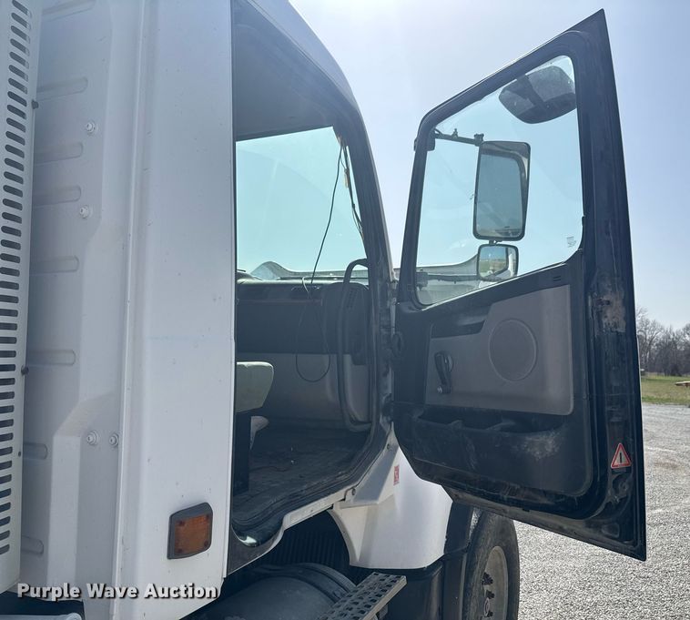 image for item DO0696 2004 Volvo VHD ready mix truck