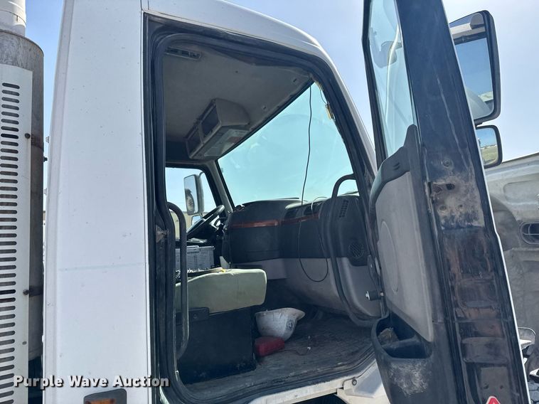 image for item DO0696 2004 Volvo VHD ready mix truck