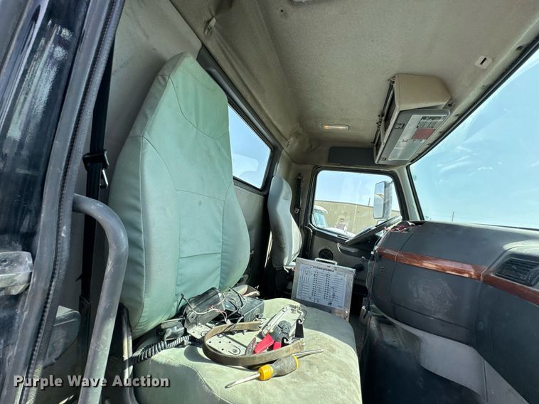 image for item DO0696 2004 Volvo VHD ready mix truck