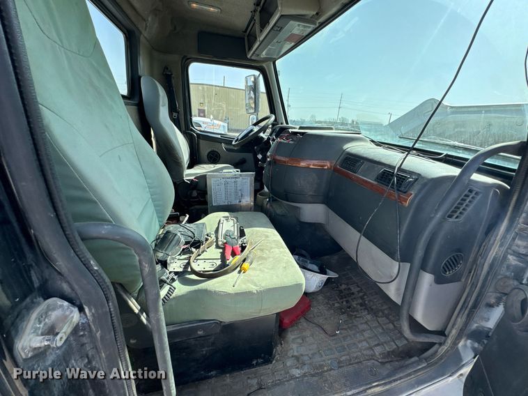 image for item DO0696 2004 Volvo VHD ready mix truck