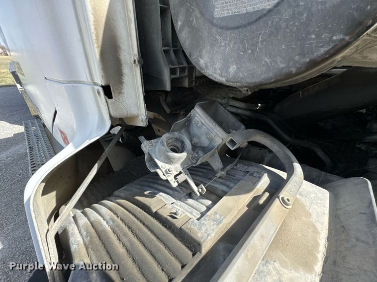 image for item DO0696 2004 Volvo VHD ready mix truck