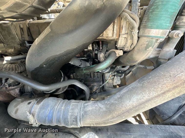 image for item DO0696 2004 Volvo VHD ready mix truck