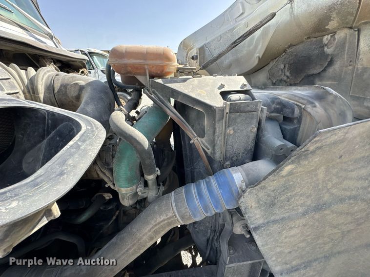 image for item DO0696 2004 Volvo VHD ready mix truck