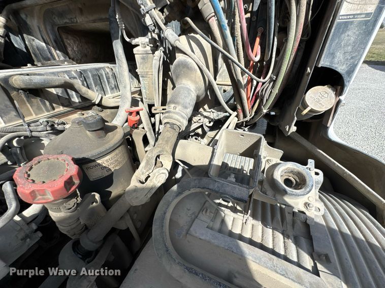 image for item DO0696 2004 Volvo VHD ready mix truck